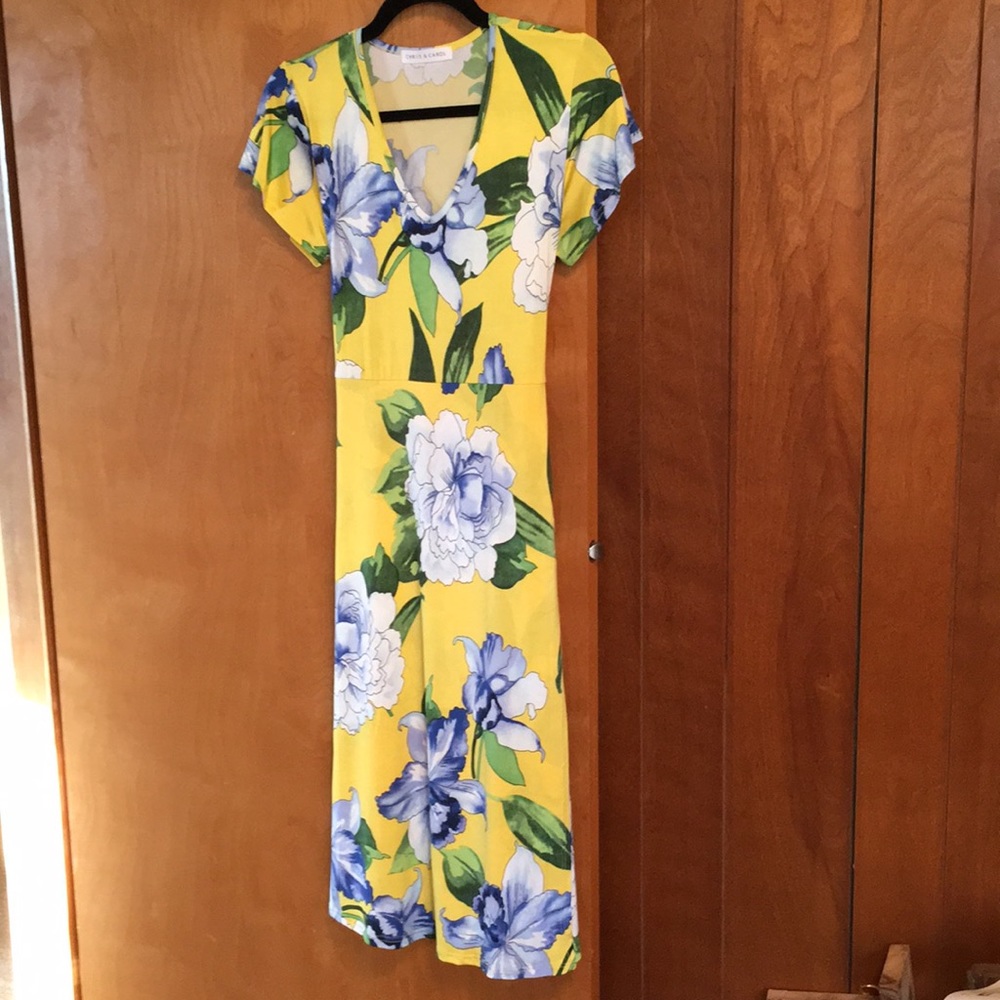 NWOT Beautiful yellow flowered dress